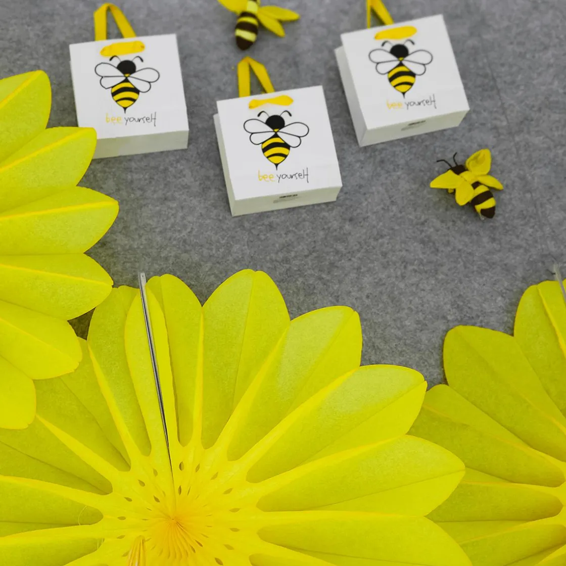 DecoWoerner Decoración De Animales|Decoración De Primavera>Abejas Decorativas 10-14 Cm, 5 Piezas