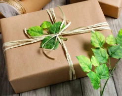 DecoWoerner Go Green - Envoltorio Para Regalo Ecológico>Caja De Regalo Go Green Con Rafia Blanca Y Cinta De Yute
