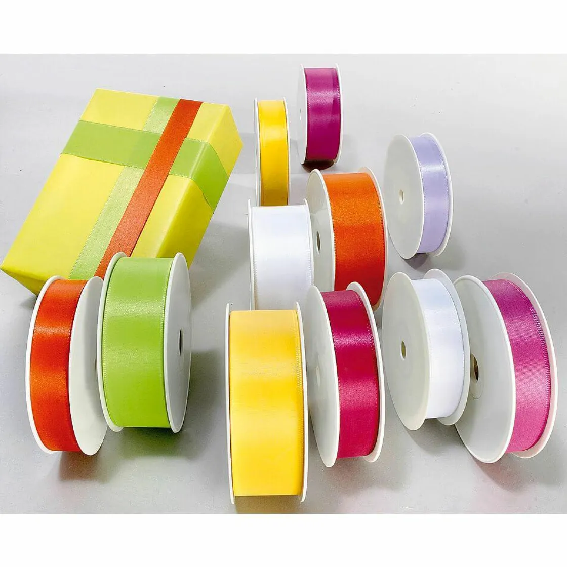 DecoWoerner Cintas De Regalo>Cinta De Tafetán Con Orillo 40 Mm, 50 M, Amarilla