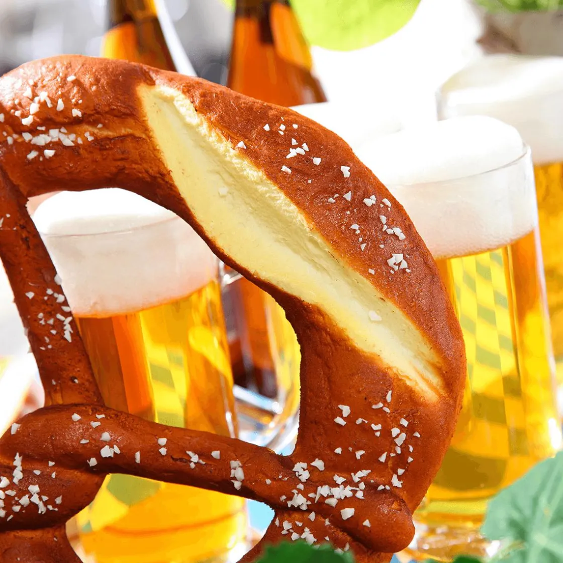DecoWoerner Decoración Temática|Pan Y Pastel>Imitación De Pretzel De Oktoberfest 27 Cm