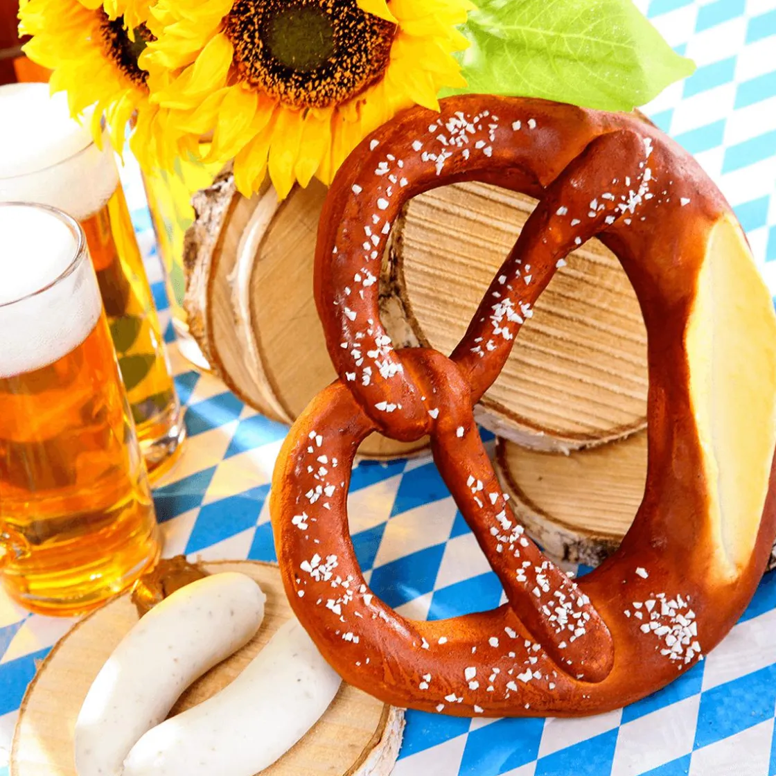 DecoWoerner Decoración Temática|Pan Y Pastel>Imitación De Pretzel De Oktoberfest 27 Cm