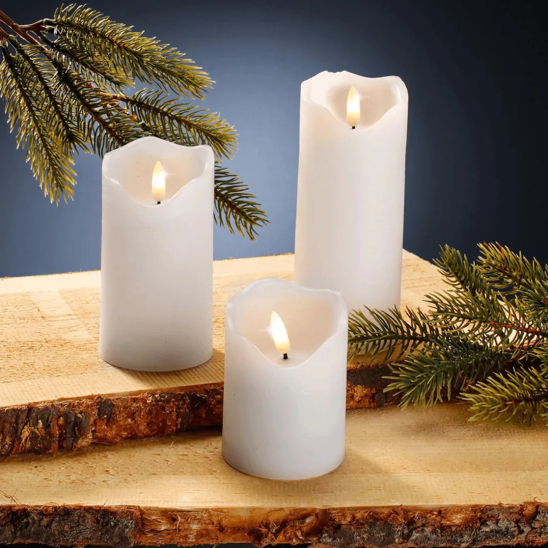 DecoWoerner Luz Decorativa>Juego De Velas De Cera LED 3 Piezas 7,5 Cm Ø, 15/12,5/10 Cm De Altura