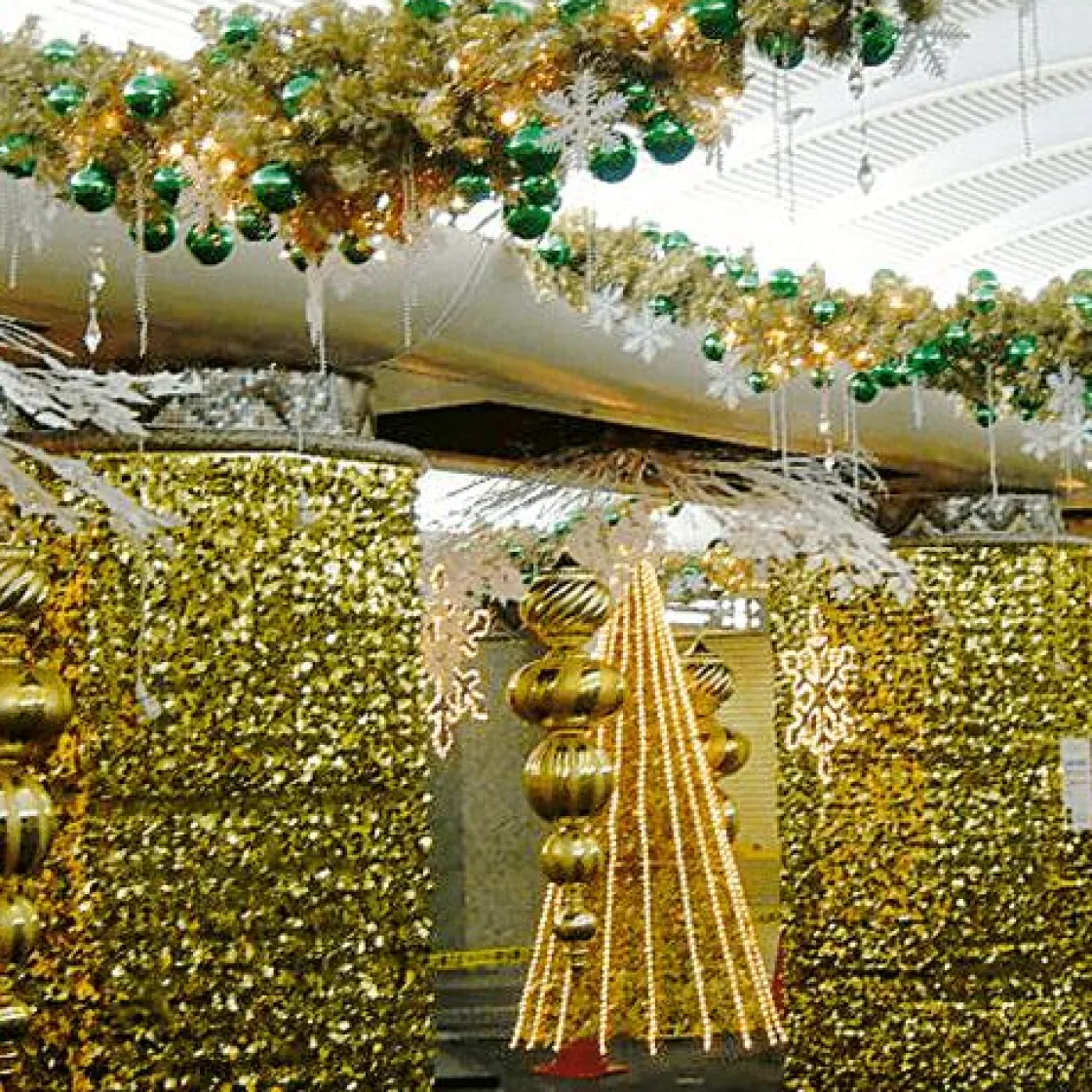 DecoWoerner Láminas Y Películas Decorativas>Lámina Metálica Troquelada De 90 Cm De Ancho, Dorada