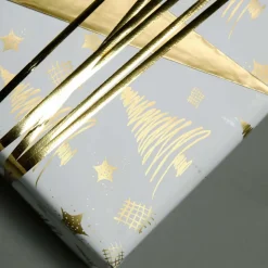 DecoWoerner Papel De Regalo|Go Green - Envoltorio Para Regalo Ecológico>Papel De Regalo Navideño Sostenible De Doble Cara Con Abetos Y Estrellas En Dorado - Bobina De Papel De Regalo De 50 M