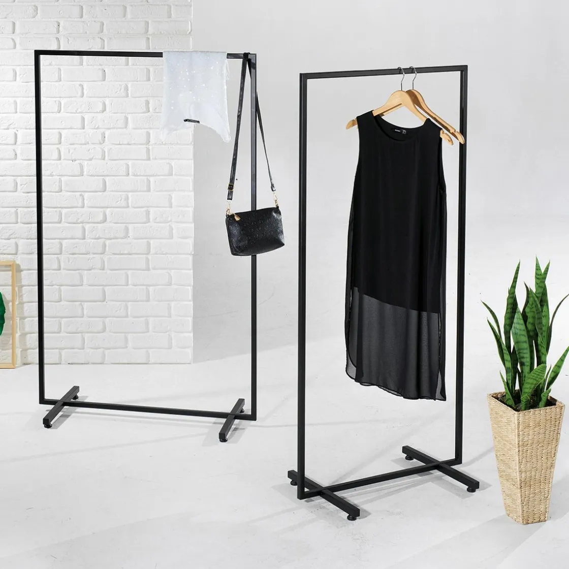 DecoWoerner Percheros>Perchero Metálico NOVUS, , 145 Cm