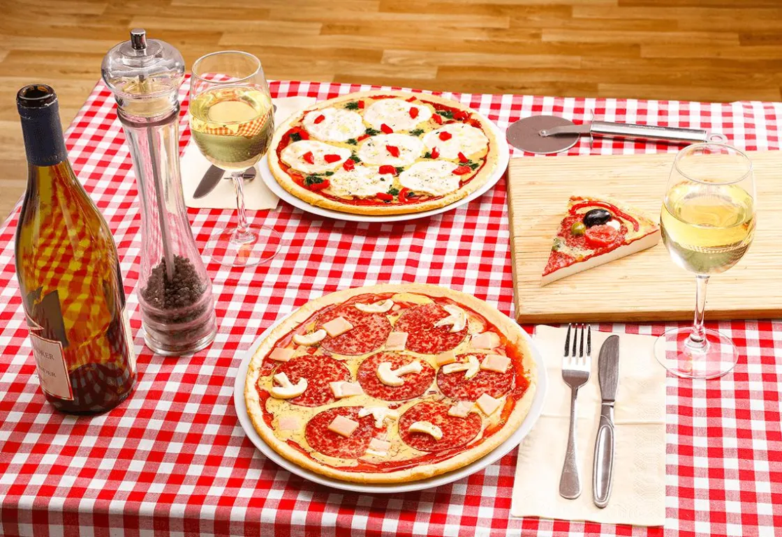 DecoWoerner Platos Y Comida Rápida>Pizza Mozzarella Con Pesto Food Fake 25 Cm Ø
